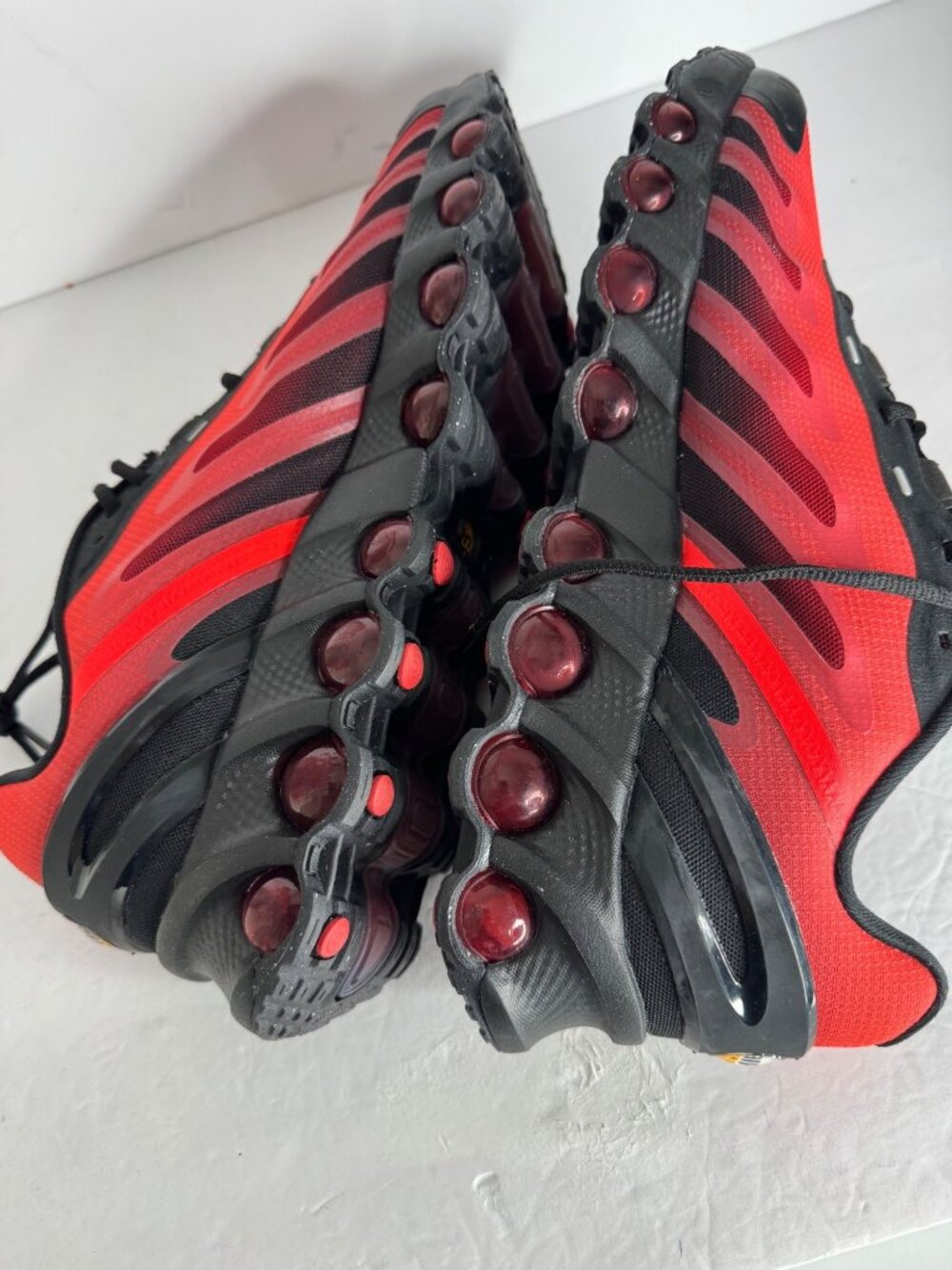 Nike Air Max DN8 Bred Sneaker Black Red EU 43 Mens 9.5 Womens 11 NIB - Picture 7 of 8